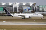Ein Airbus A350-941 von Lufthansa mit der Kennung D-AIXI Taufname Dortmund aufgenommen am 28.03.2019 am Flughafen München