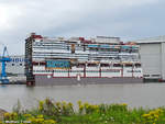 aidacosma-9781877/719740/schwimmteil-der-im-bau-befindlichen-aidacosma Schwimmteil der im Bau befindlichen AIDAcosma aufgenommen am 27. Juli 2020 am Pier der Meyer Werft in Papenburg