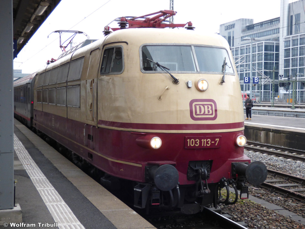 103 113-7 aufgenommen am 11.01.2014 im Hauptbahnhof Stuttgart