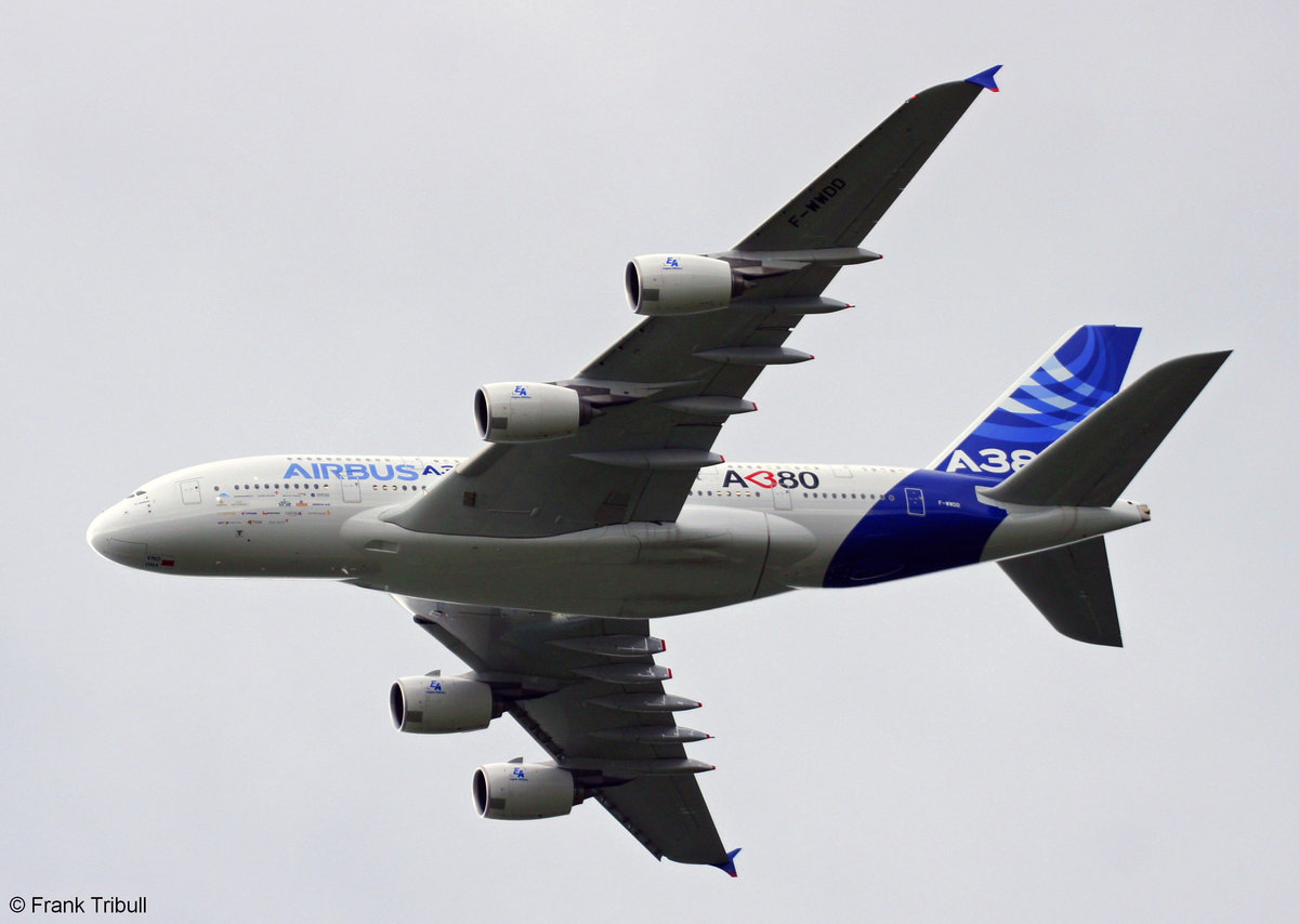 Ein A380-861 von Airbus Industrie mit der Kennung F-WWDD aufgenommen am 27.08.2011 am Bodensee-Airport Friedrichshafen