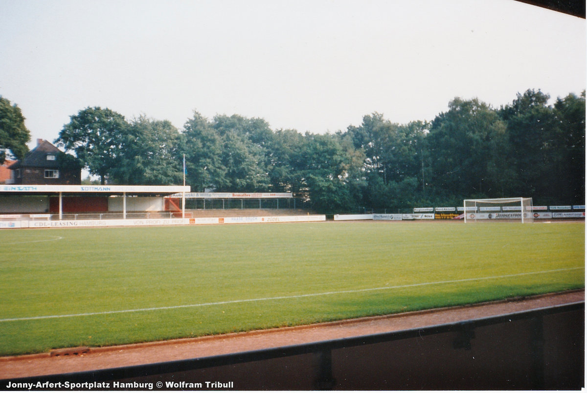 Jonny-Arfert-Sportplatz aufgenommen im August 1994