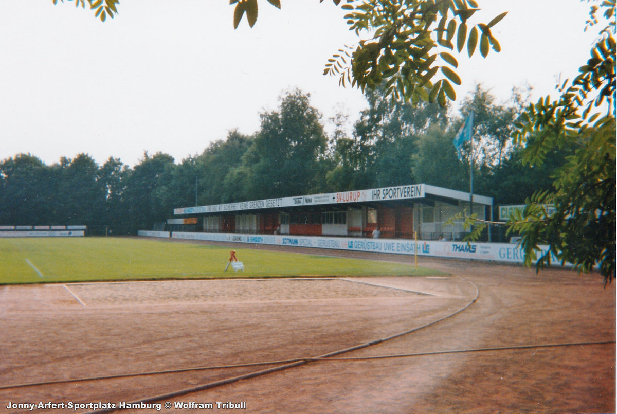 Jonny-Arfert-Sportplatz aufgenommen im August 1994