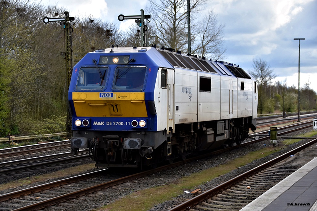 MAK de 2700-11 fuhr zum umsetzen im bahnhof niebüll,17.04.17
