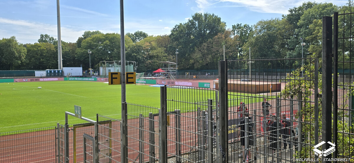 Weserstadion (Amateurstadion) Platz 11 | 07.09.2025 | SV Werder Bremen Frauen - SC Freiburg Frauen 1:1 | Zuschauer: 1.912
