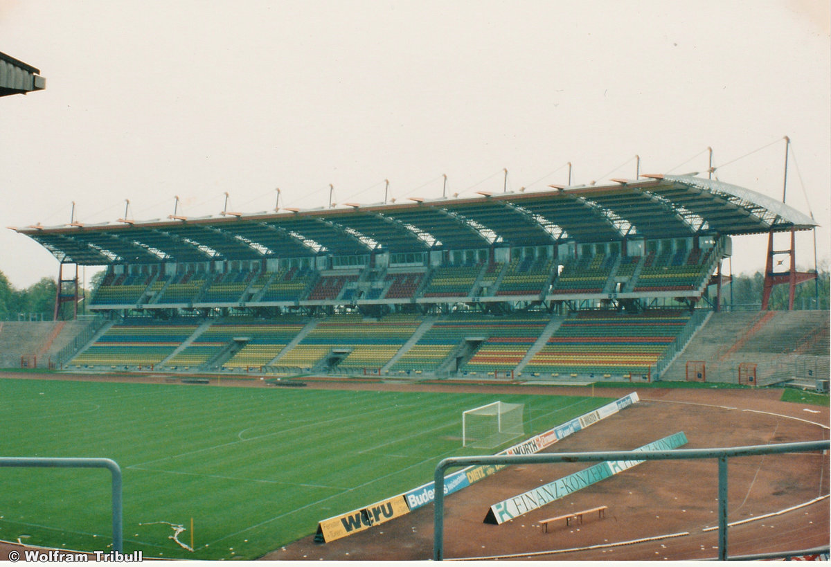 Wildparkstadion Karlsruhe aufgenommen am 26. August 1995