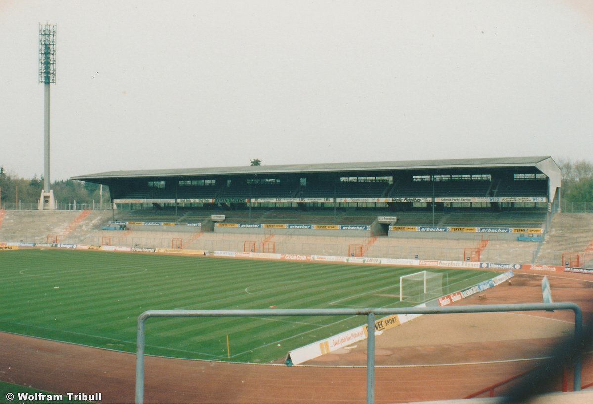 Wildparkstadion Karlsruhe aufgenommen am 26. August 1995