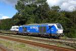 RDC Autozug 247 908 'DEBBIE' rteft am 20 September 2022 in Nieb�ll ein.